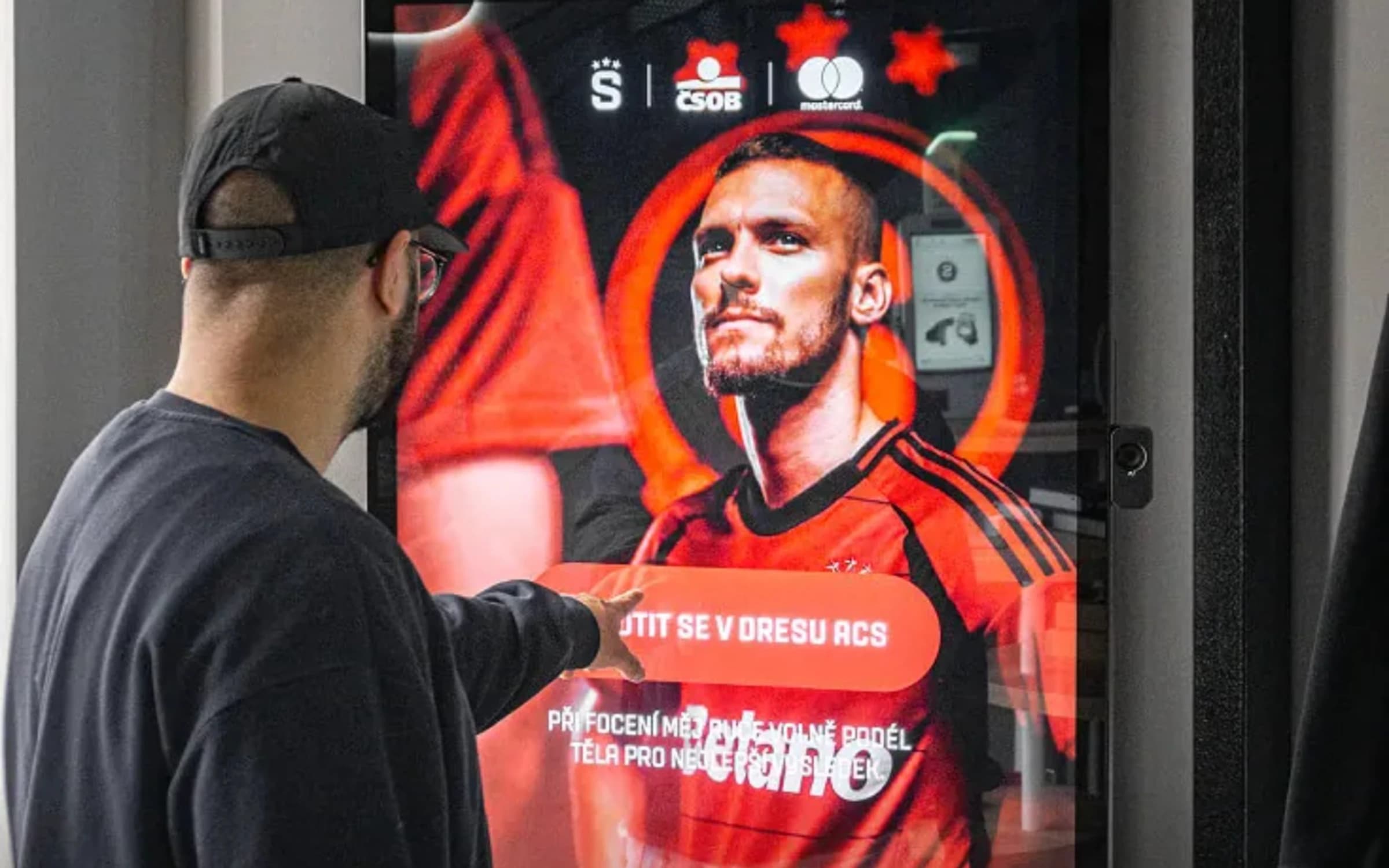 AI Try-On Mirror for the Sparta Prague Boutique